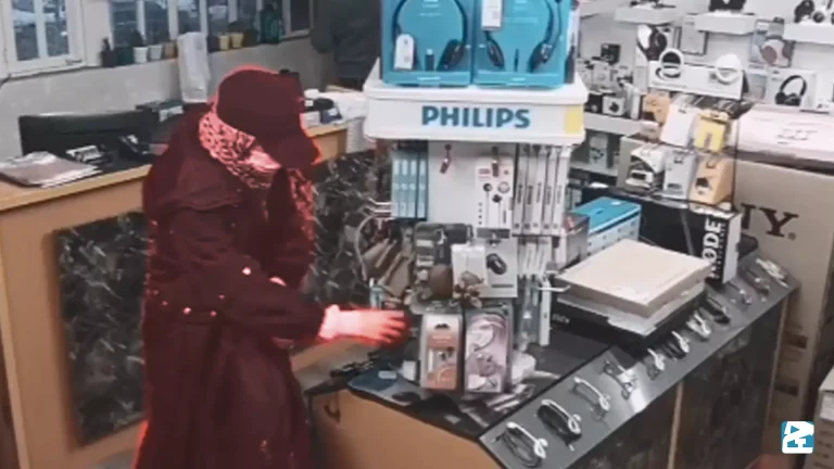 تشخیص حرکات مشکوک در دوربین مداربسته